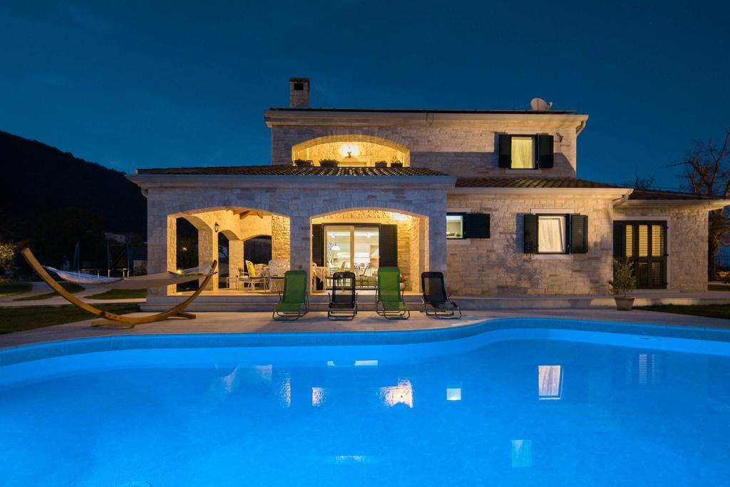 Villa Stonegate Estate - Bonus, Dvije Vile Jedna Cijena! Opatija Luaran gambar
